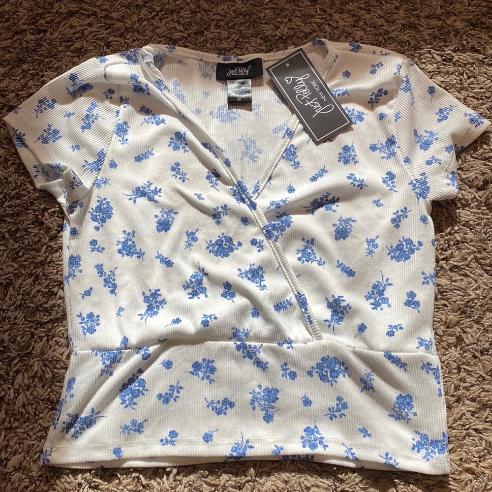Cute crop top!